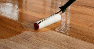 close up polyurethane application on hardwood floor
