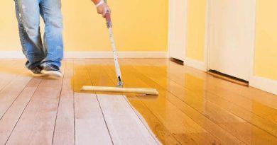 applying sealant to hardwood floor