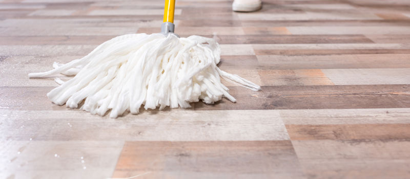 Wet mop cleaning vinyl flooring